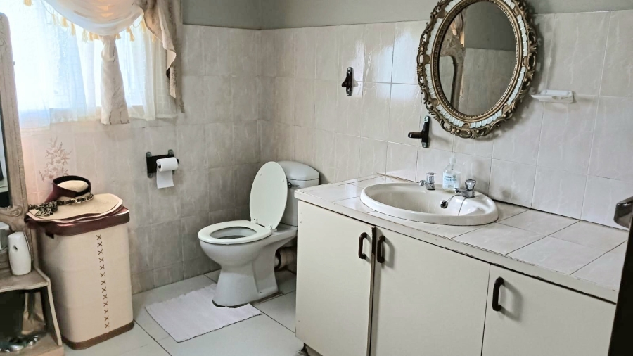 4 Bedroom Property for Sale in Beacon Bay Eastern Cape